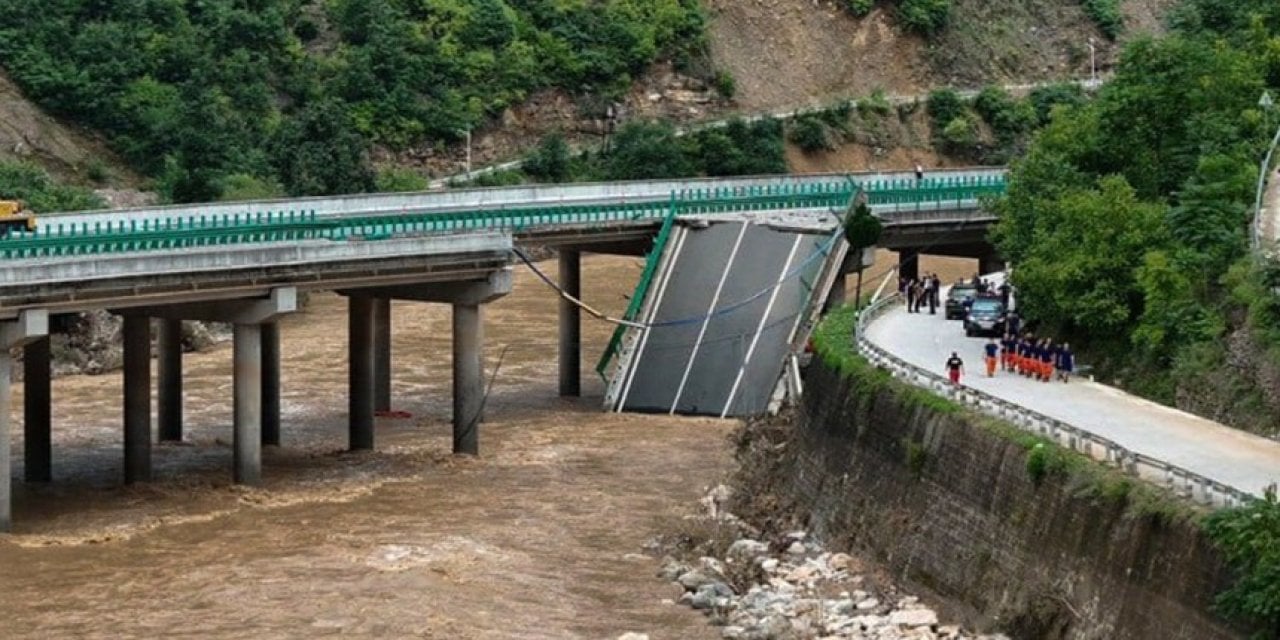 Şiddetli yağış köprüyü yıktı! 12 Ölü 31 Kayıp