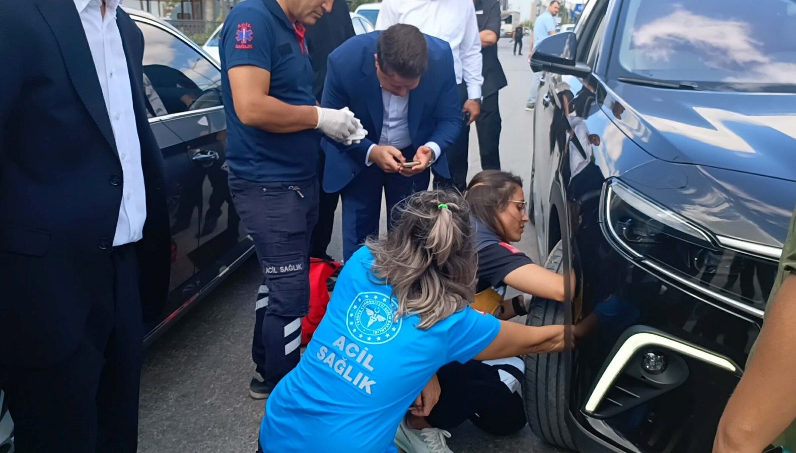 bakan konvoyunda yavru kedi alarmi 112 ekipleri kurtardi a8l1EshI