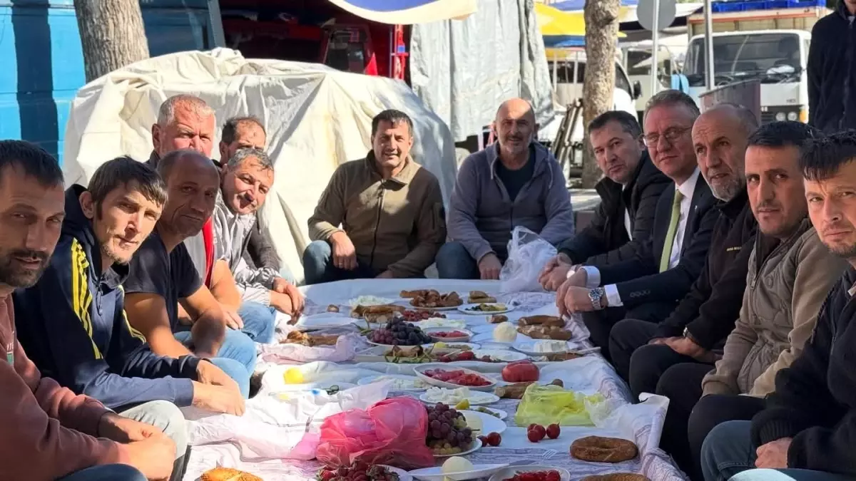 milletvekili demir pazarci esnafini ziyaret etti OHZlLUgG