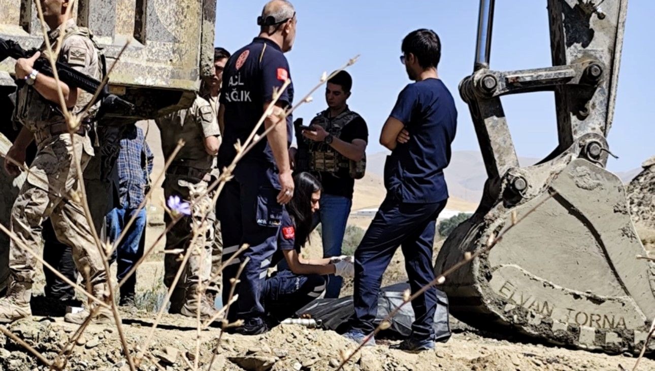 yuksekovada is kazasi 25 yasindaki operator hayatini kaybetti N9Zi2A4G