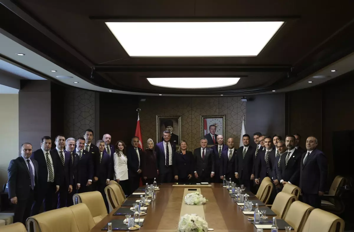 bakan bak fenerbahce yonetimini kabul etti SBaMg525