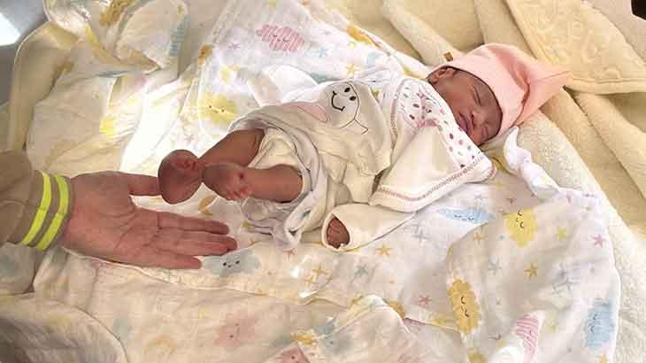 elsiz ve ayaksiz dogma ihtimali vardi anne karninda operasyon jWsigIby.jpg