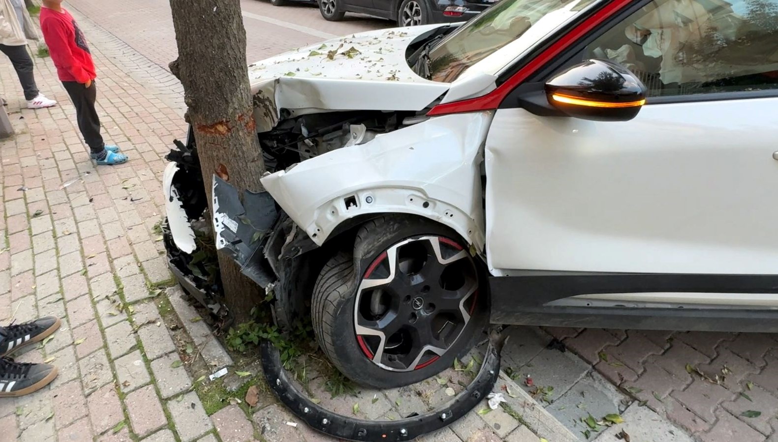 fren yerine gaza basti arac hurdaya dondu zRDKfIPX.jpg