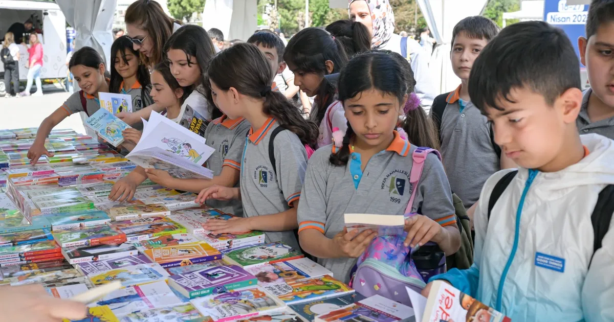 izkitap ve izmir uluslararasi edebiyat festivali basliyor YrkaUAfP