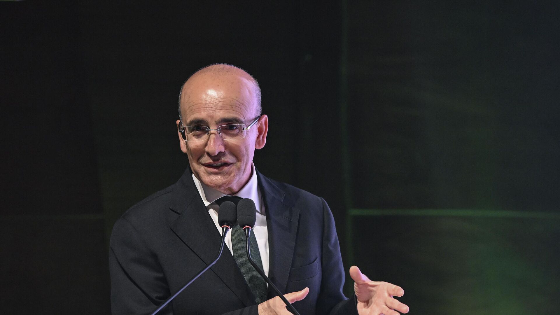 Bakan Şimşek: Yeni yılda vergi ve harç artışlarını daha düşük oranda artırmak için çalışmalarımızı sürdürüyoruz