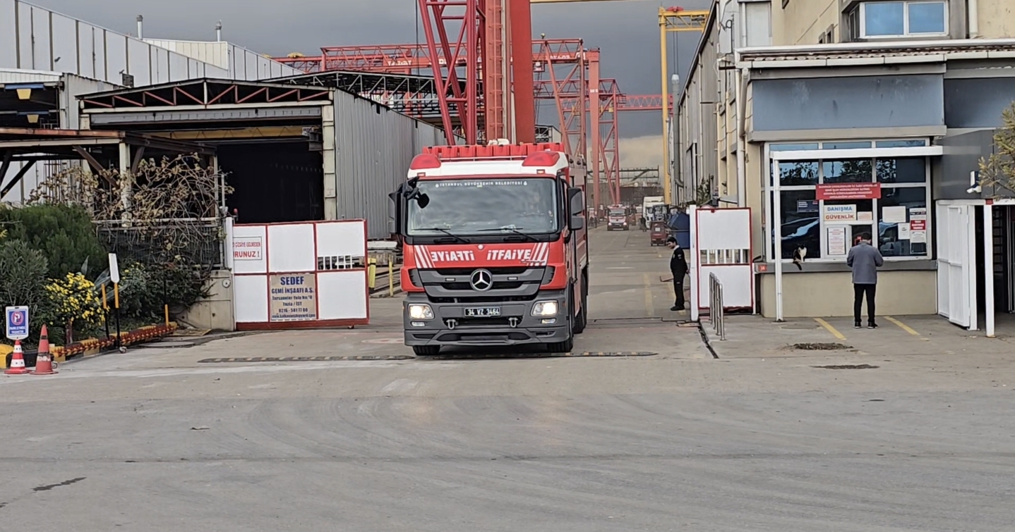 Tuzla’da tersanede iskele çöktü, iki işçi yaralandı